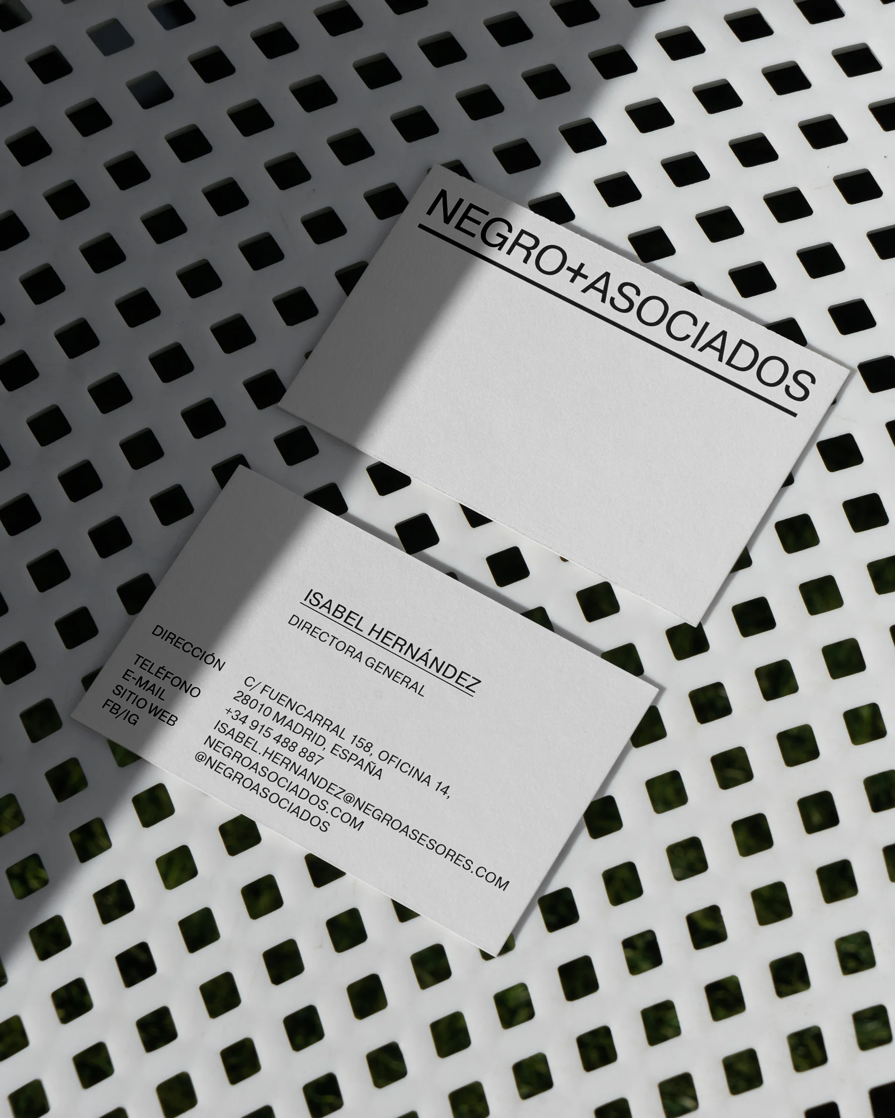 SYNA DESIGN-NEGRO Y ASOCIADOS VISUAL IDENTITY (COVER)